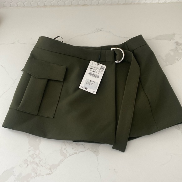 ⚫️ Zara ⚫️ skort - size medium - Picture 2 of 3